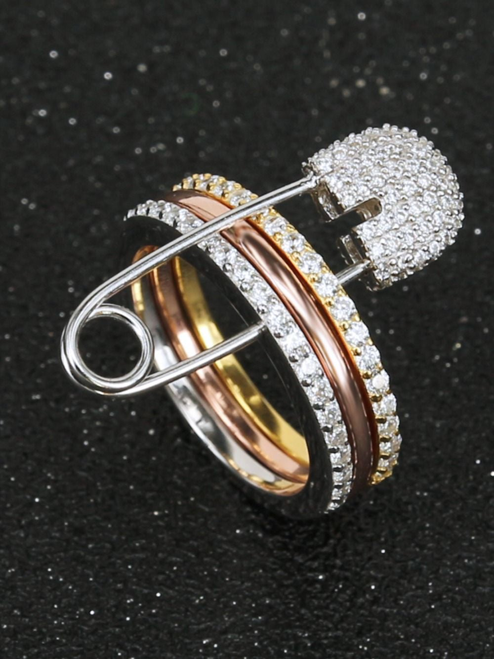 Dreireihiger Ring mit Sicherheitsnadel